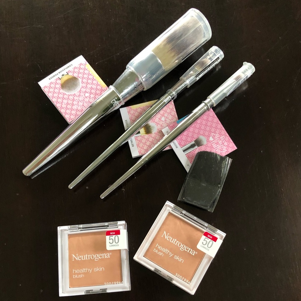IT Brushes For ULTA “Love Beauty Fully” Set of 3 - Picture 2 of 16